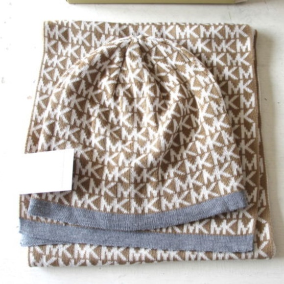 Michael Kors Box set Scarf & Beanie ■NO OFFERS■ - Picture 1 of 2